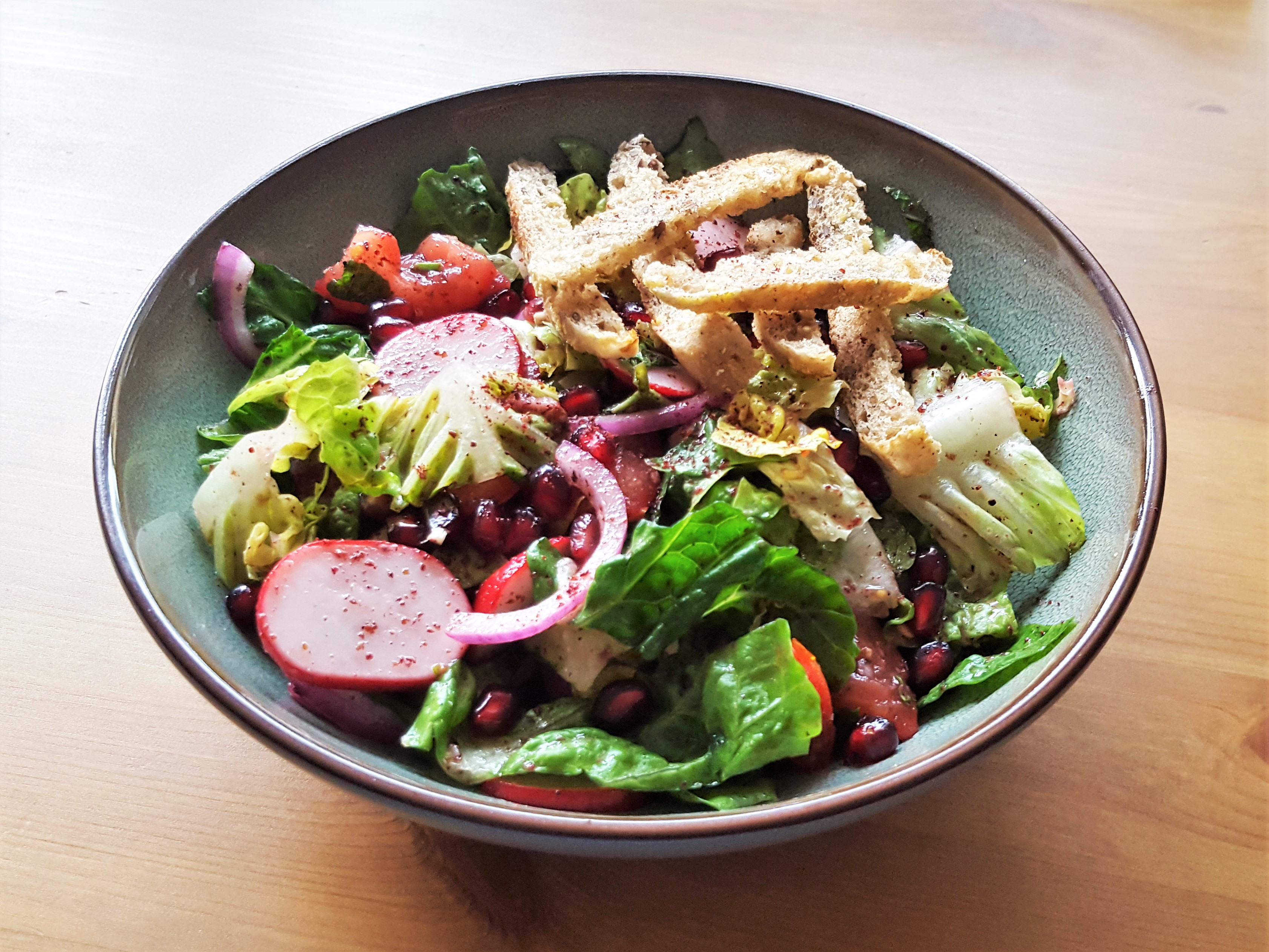 „Fattoush“ – Libanesischer Salat mit Sumach | Sandras Garpunkt